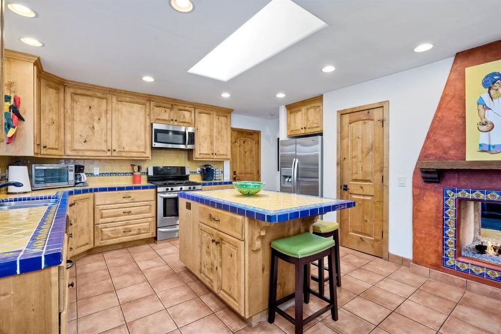 Holiday home Great Group Retreat! Hacienda Decor, Spacious Floor Plan, Private Backyard Carlsbad