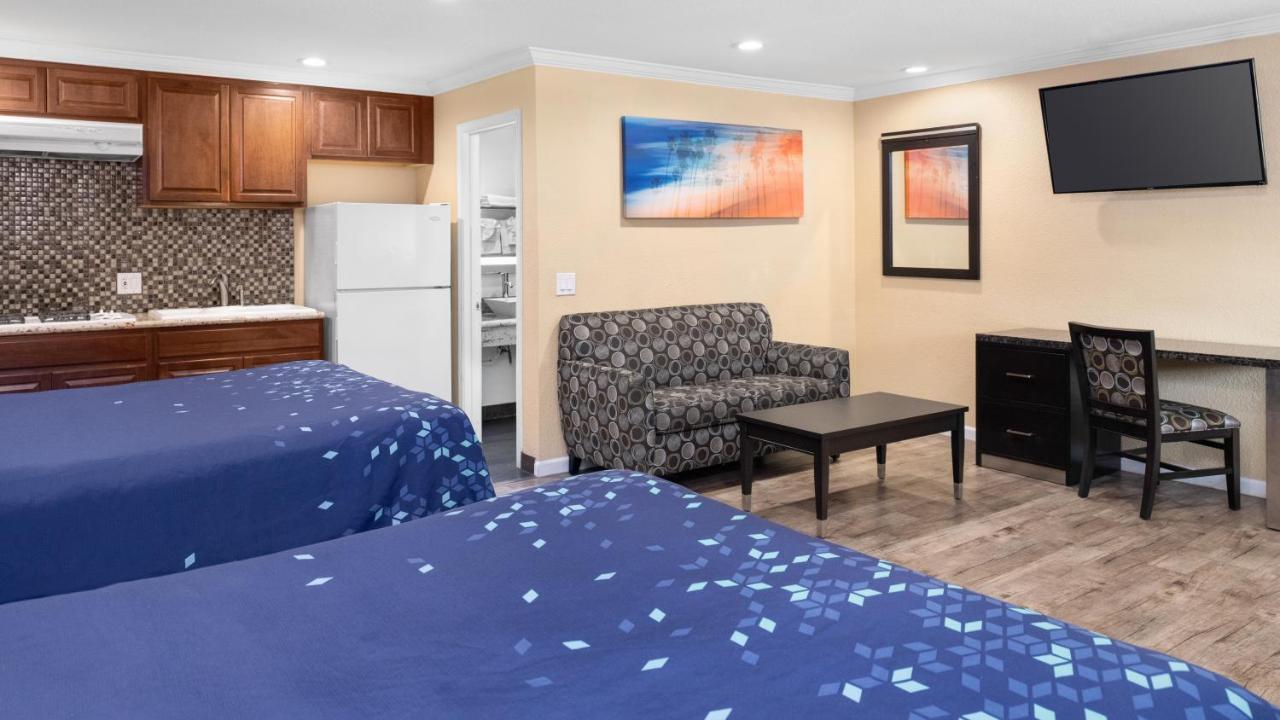 Scandia Motel *