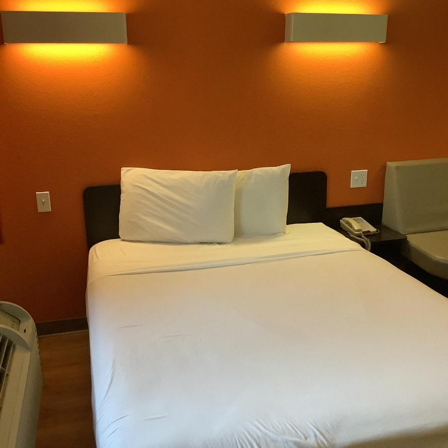 Village Hotel *