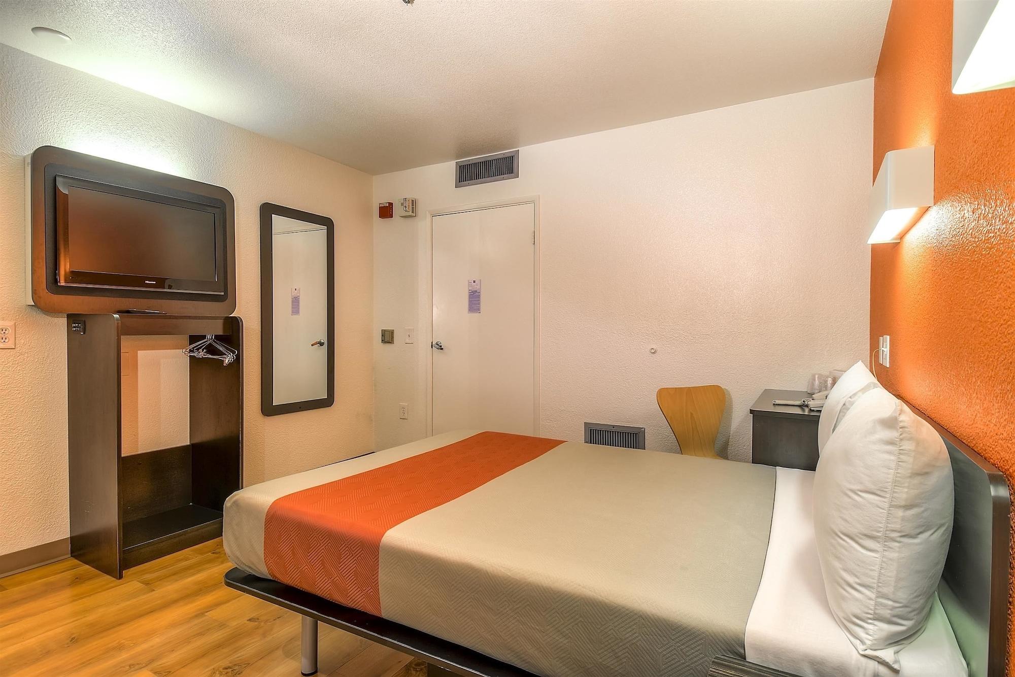Hotel 6-carlsbad, Ca