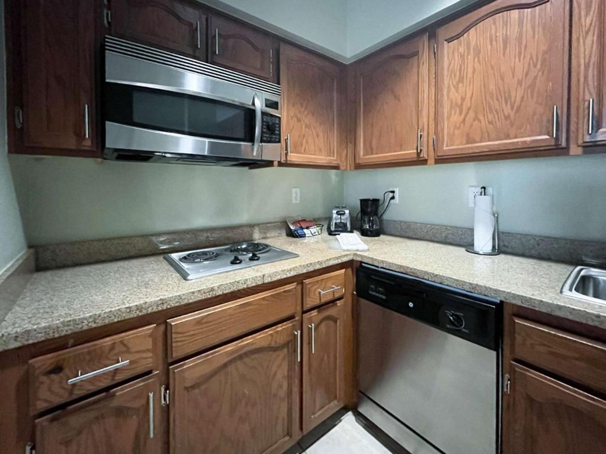 6 Carlsbad, Ca 2* Carlsbad