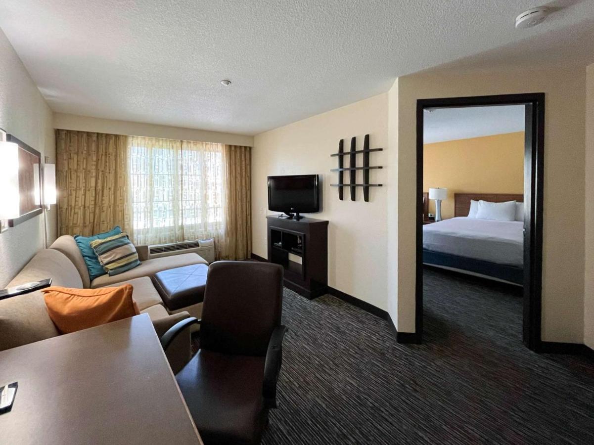 6 Carlsbad, Ca 2* Carlsbad
