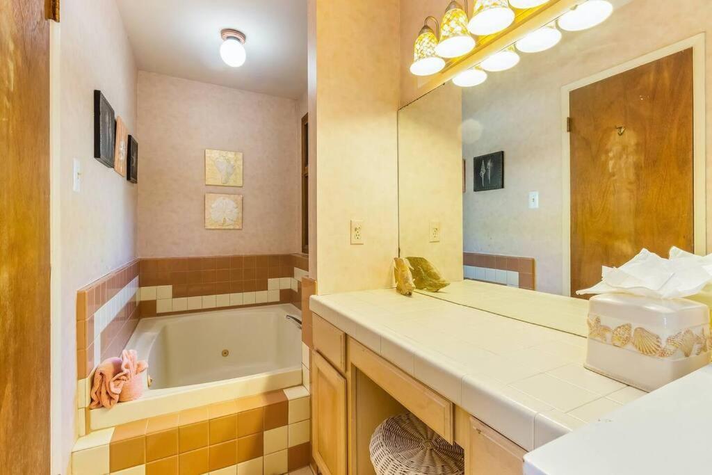 Oceanview, Walk To Beach, Fire Pit Holiday home *