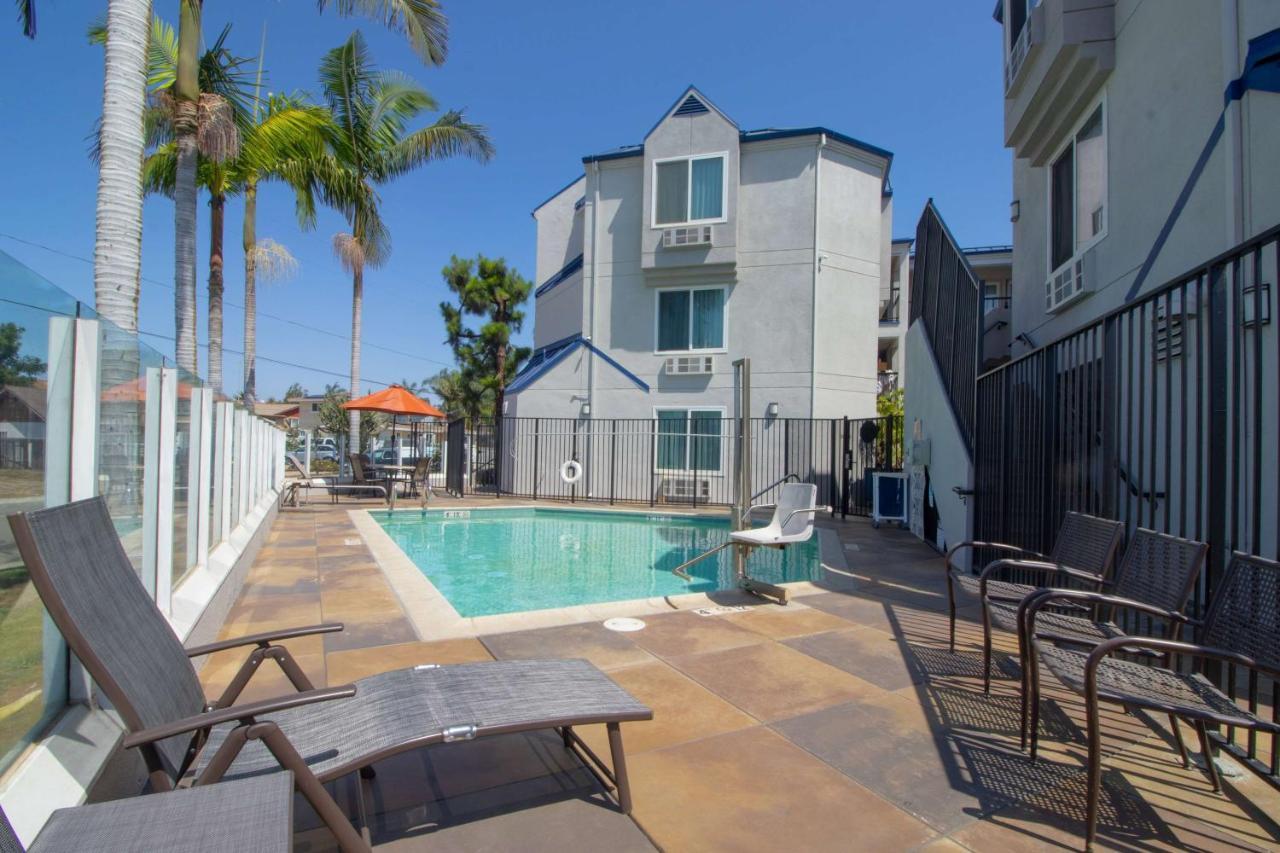 Days By Wyndham Hotel Carlsbad