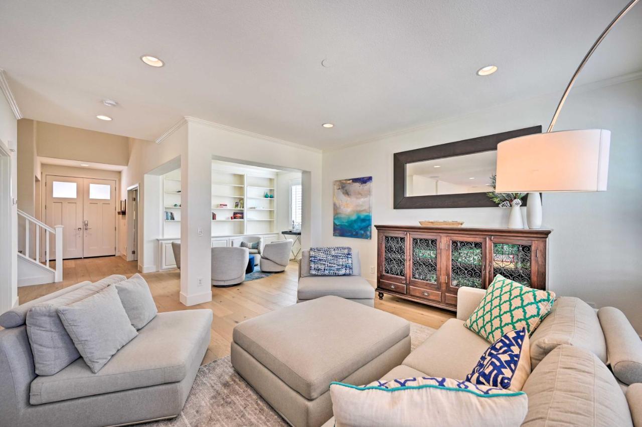 Stunning With Patio And Private Hot Tub! Holiday home Carlsbad