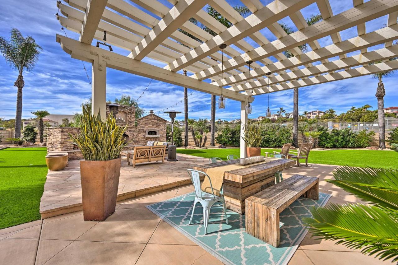 Stunning With Patio And Private Hot Tub! Holiday home