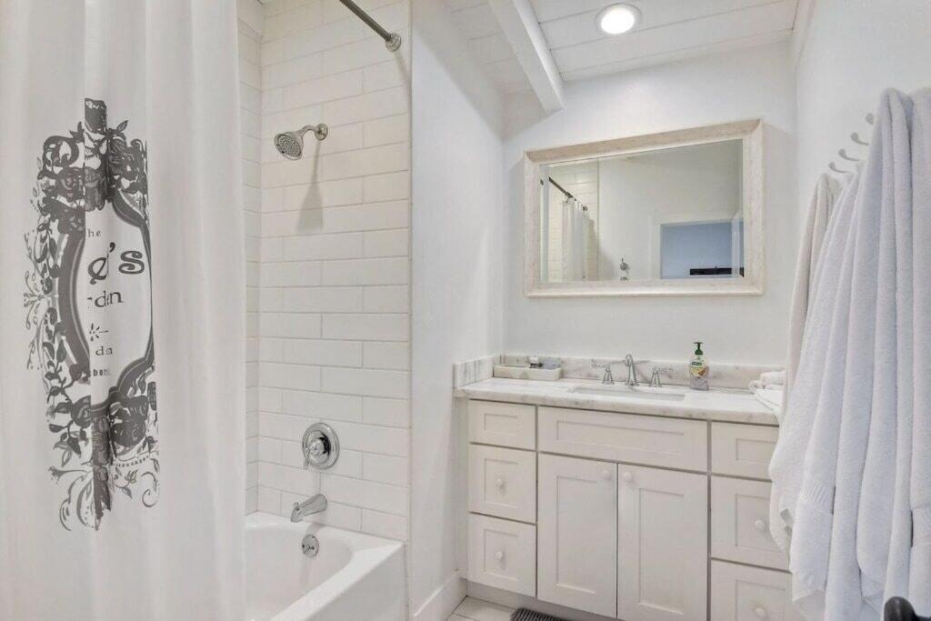 Ocean Views, Across The Street From Beach, Private Patio * Carlsbad