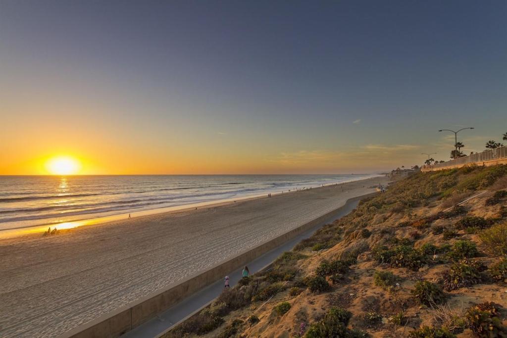 Walk To Beach, Patio With Ocean View, Ac Apartment