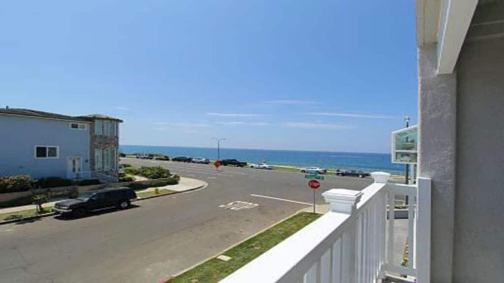 Ocean View From Private Patio, Steps To Beach, Parking