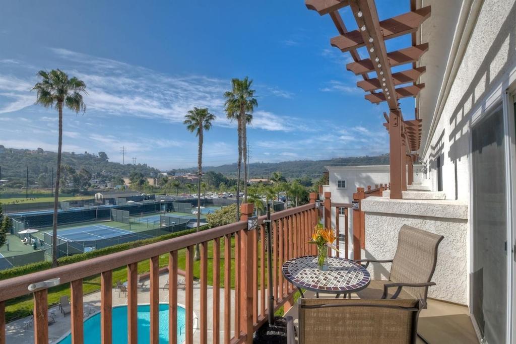Apartment 2br Private Balcony Overlooking Pool, Gated Parking, Walk To Carlsbad