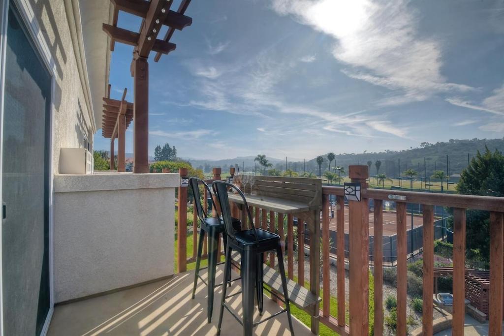 Apartment 2br Private Balcony Overlooking Pool, Gated Parking, Walk To *