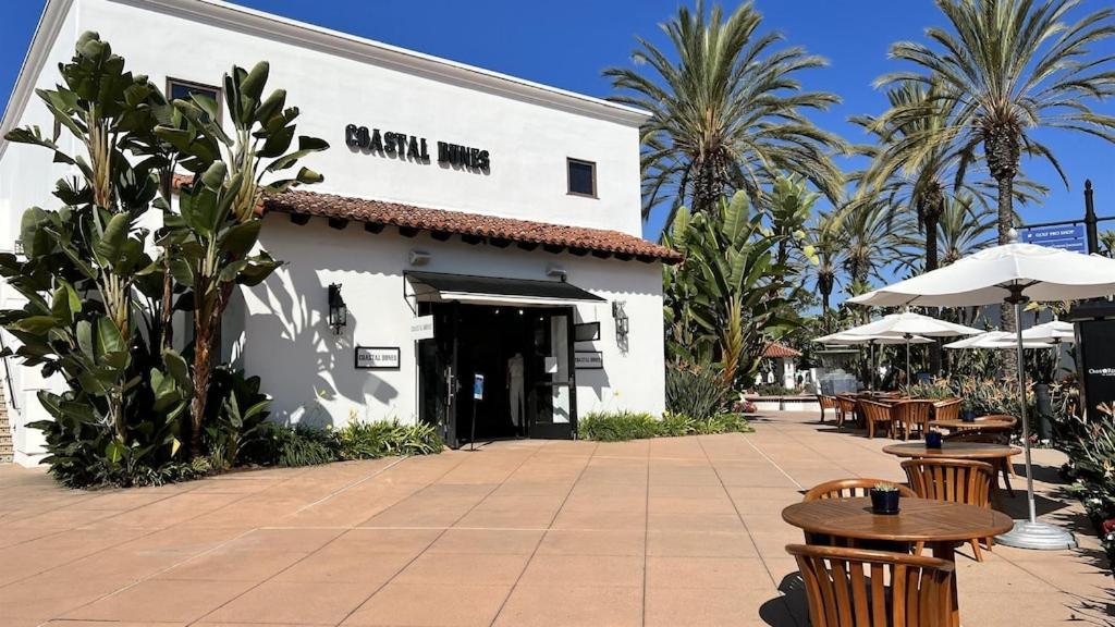 2br Private Balcony Overlooking Pool, Gated Parking, Walk To Apartment
