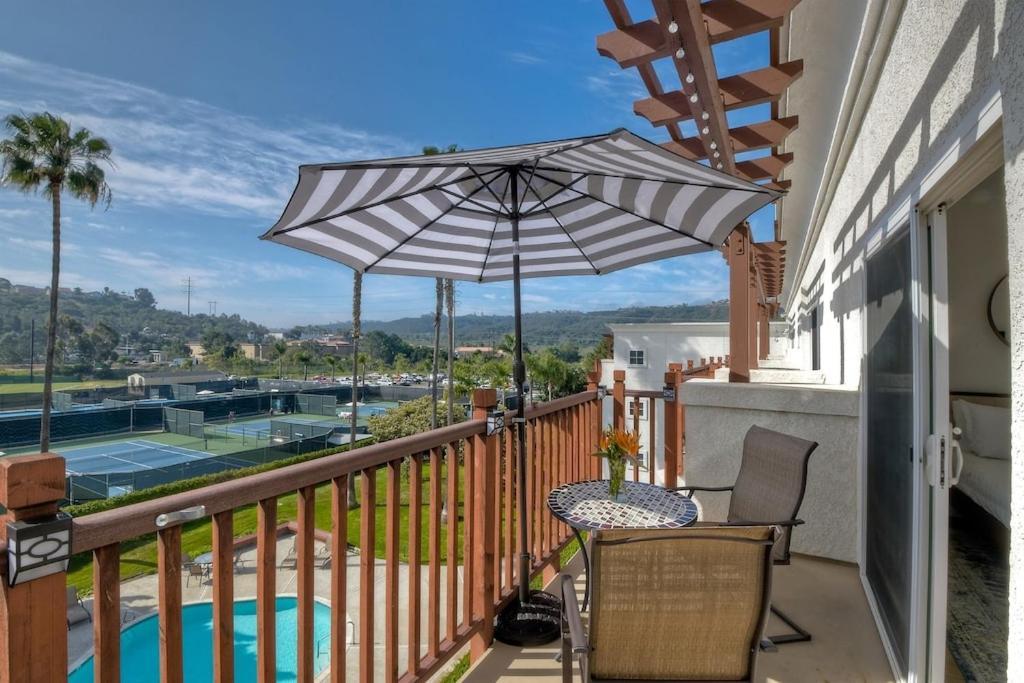 2br Private Balcony Overlooking Pool, Gated Parking, Walk To * Carlsbad