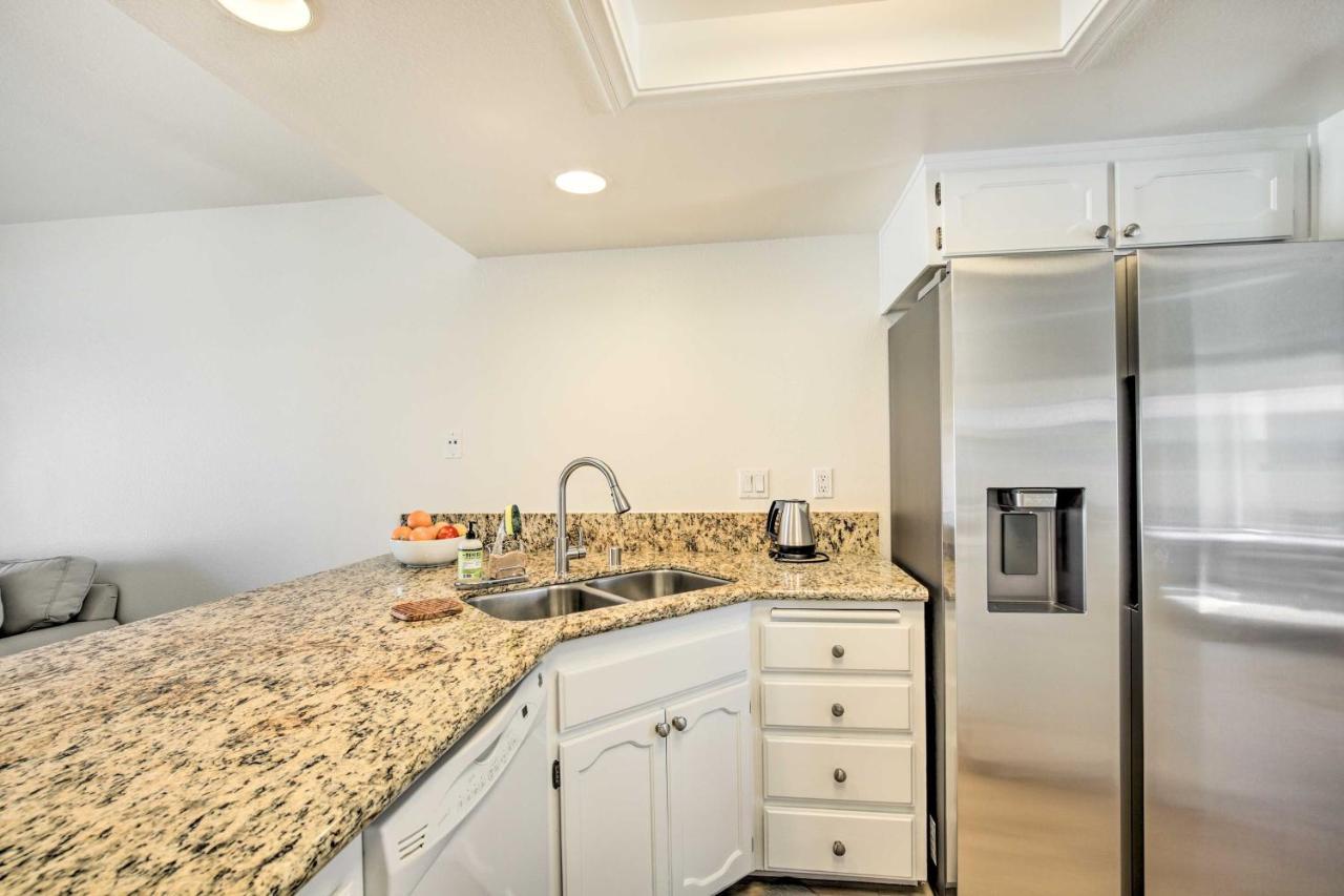 Bright Townhome In 1 Mile To Beach! Holiday home Carlsbad