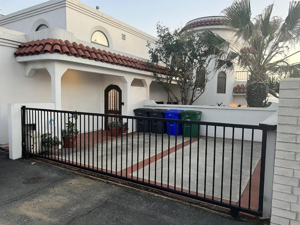 Oceanfront 2br Condo, Private & Patio, Rare Find *