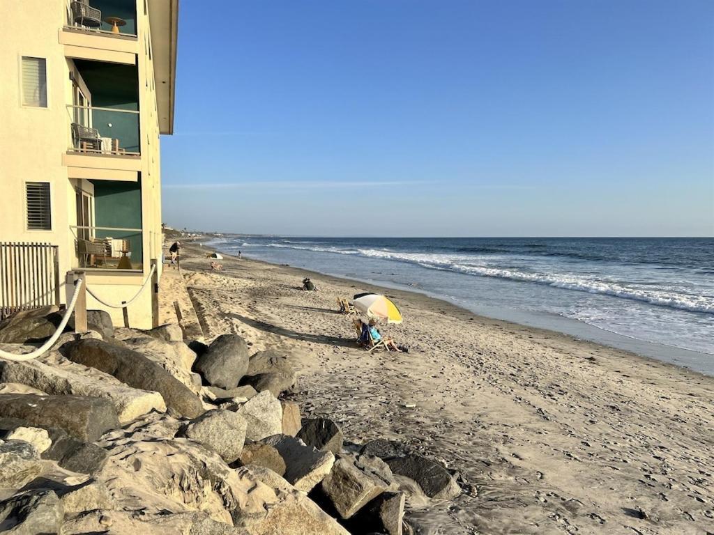 Apartment Oceanfront 2br Condo, Private & Patio, Rare Find *