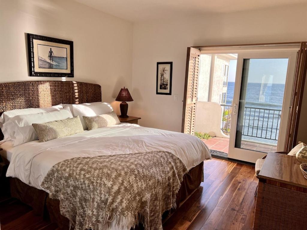Apartment Oceanfront 2br Condo, Private & Patio, Rare Find