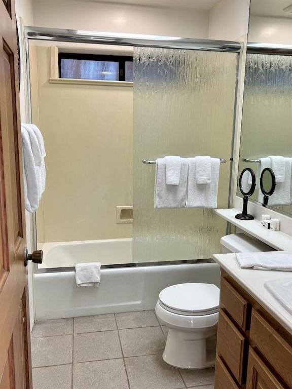 Oceanfront 2br Condo, Private & Patio, Rare Find Apartment
