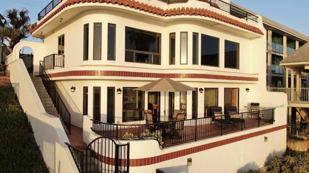 Oceanfront 2br Condo, Private & Patio, Rare Find Apartment Carlsbad