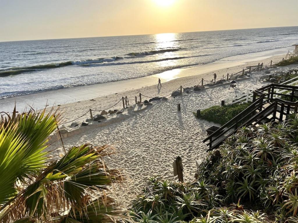 Apartment Oceanfront 2br Condo, Private & Patio, Rare Find *