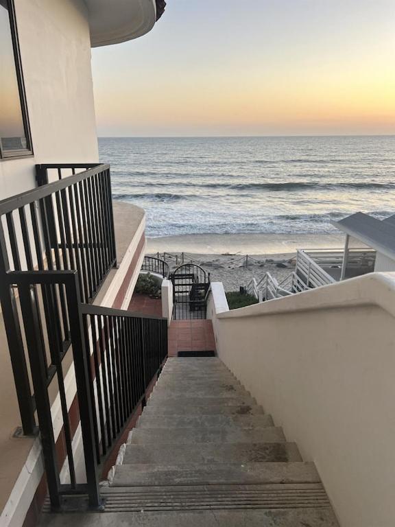 Apartment Oceanfront 2br Condo, Private & Patio, Rare Find Carlsbad