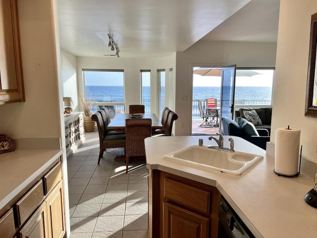 Oceanfront 2br Condo, Private & Patio, Rare Find Apartment *