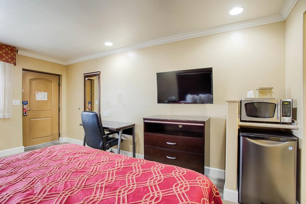 Hotel 6 Carlsbad, Ca- North 2*