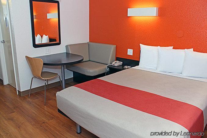Hotel 6-carlsbad, Ca 2*