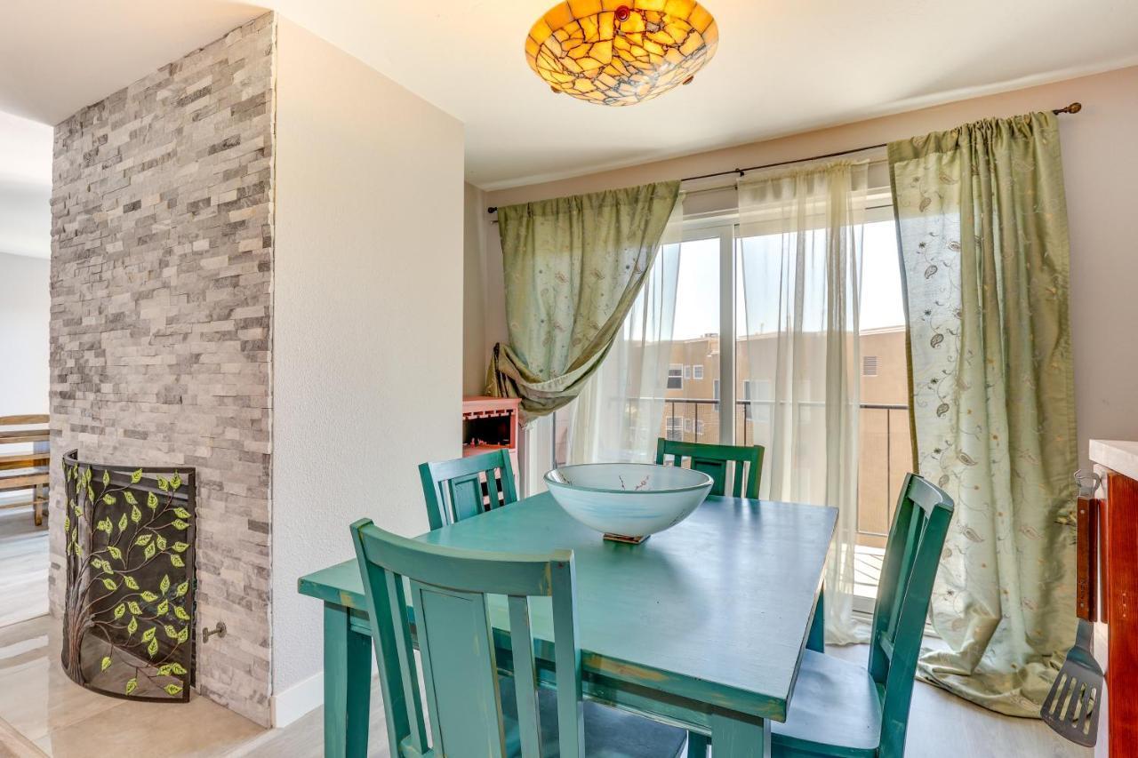 With Private Balcony And Pool Access! Apartment