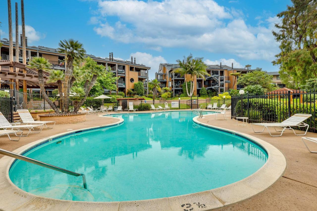 With Private Balcony And Pool Access! Carlsbad