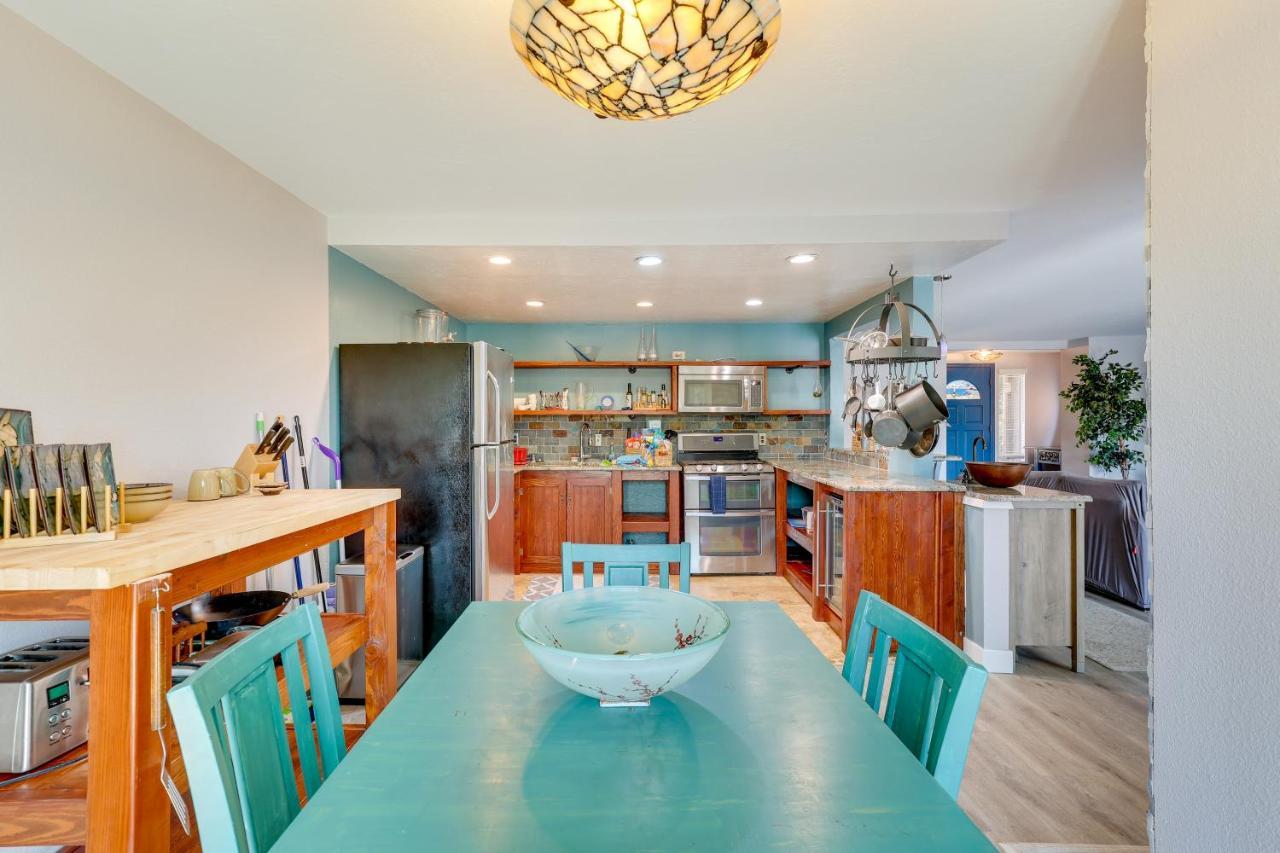 With Private Balcony And Pool Access! Apartment *