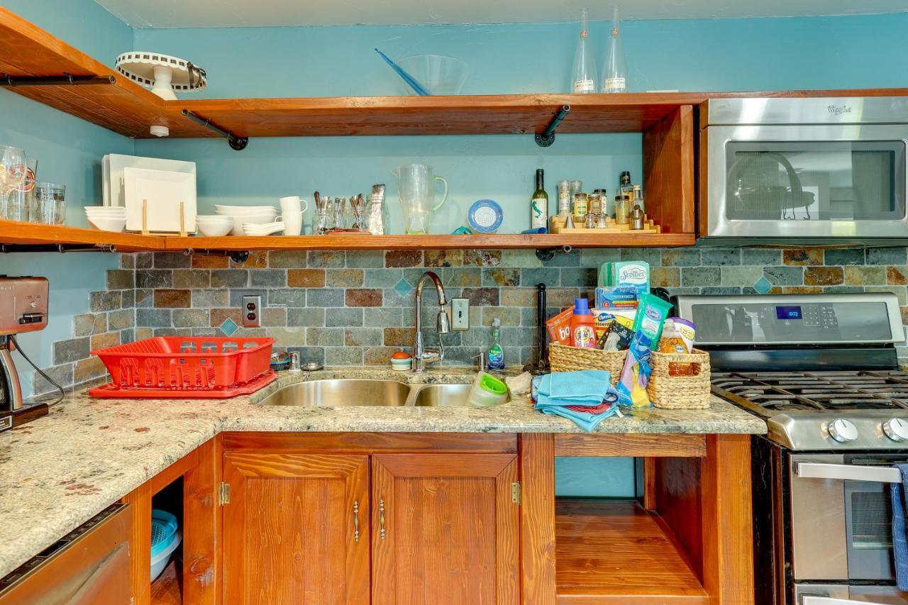 With Private Balcony And Pool Access! *