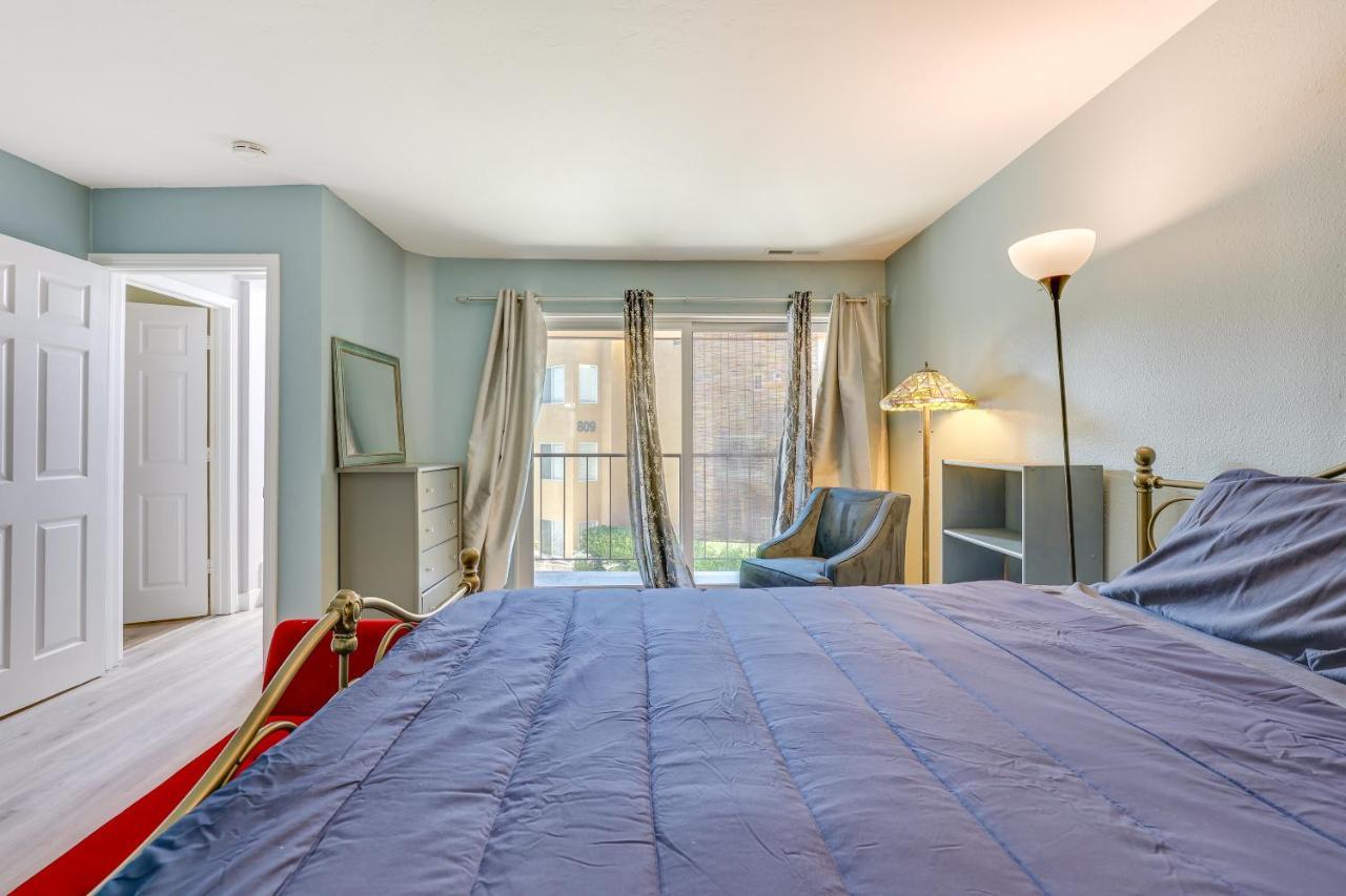 Apartment With Private Balcony And Pool Access!