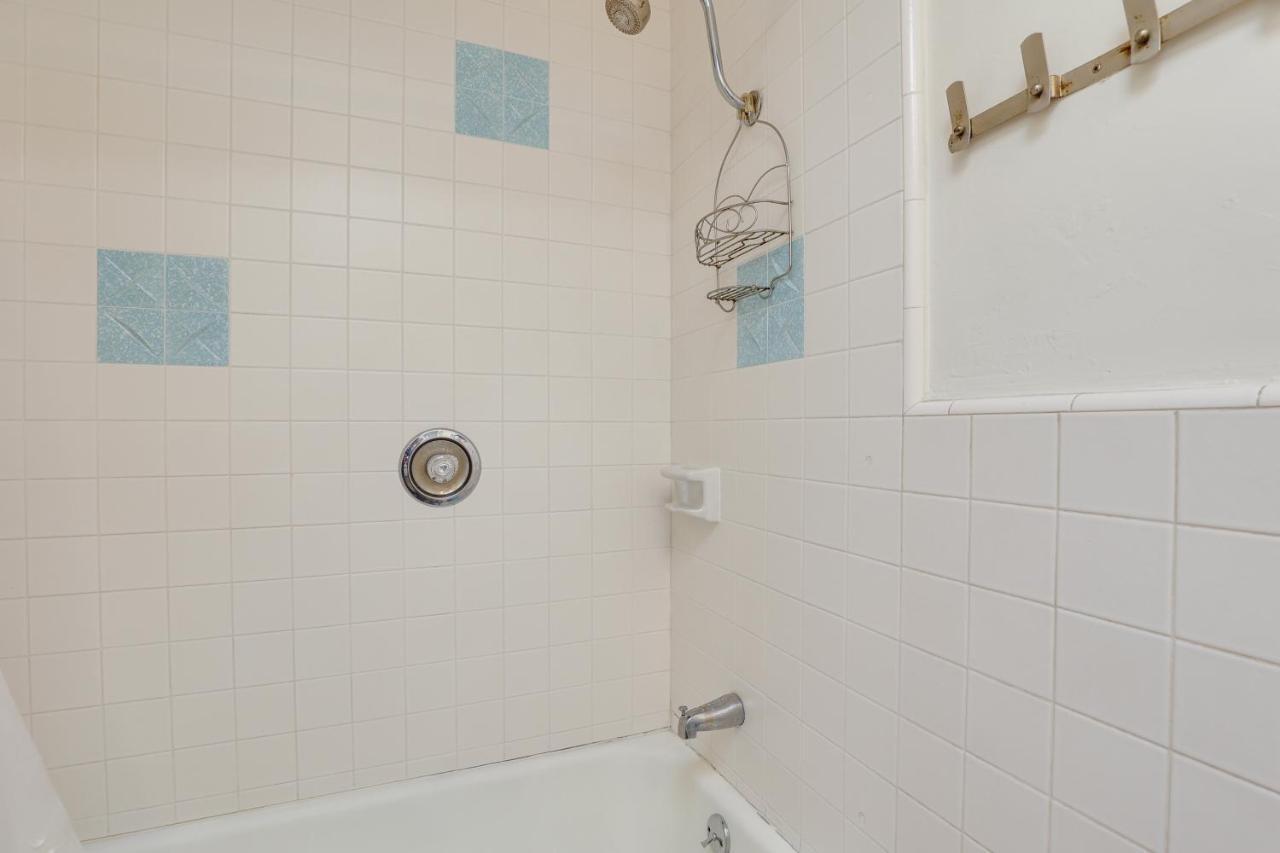 Apartment Downtown Less Than Half Mi To Beach! *