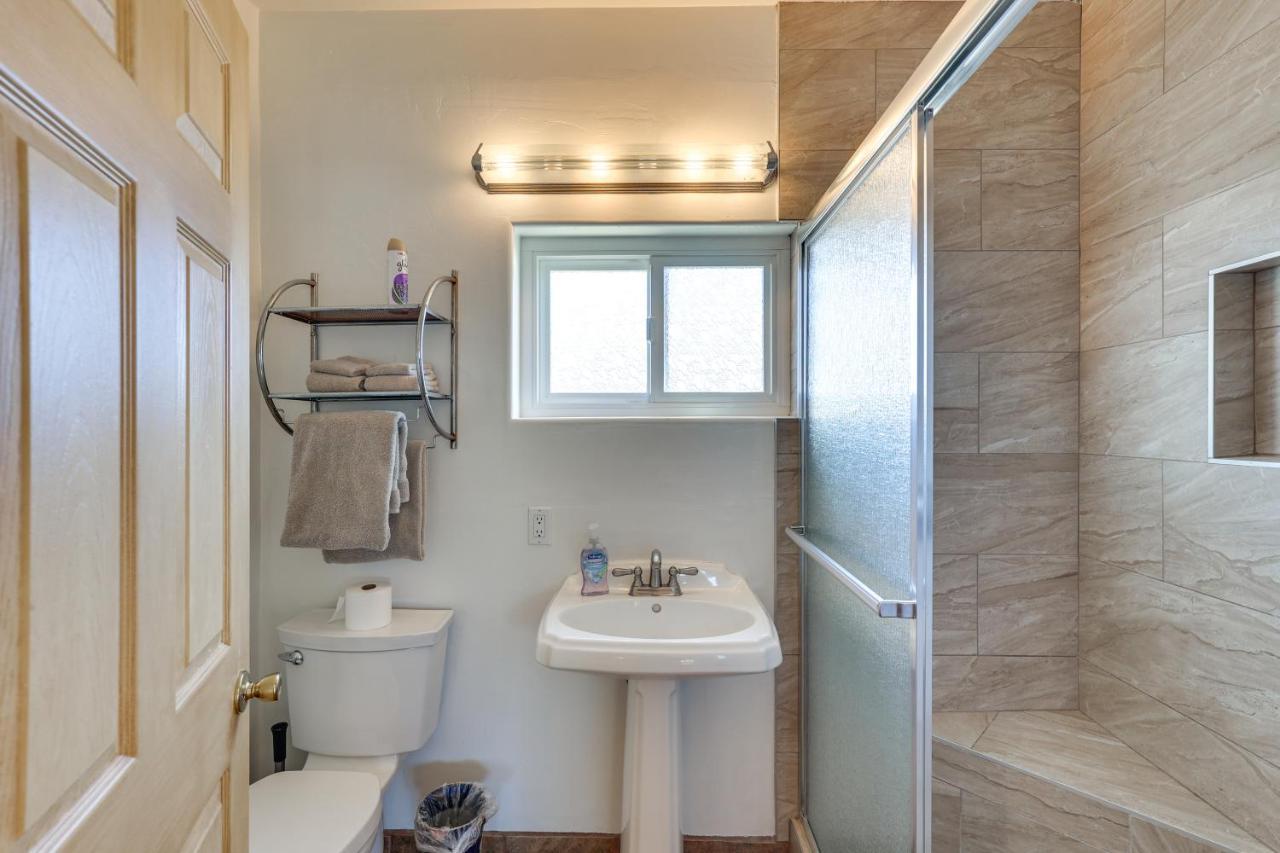 Downtown Less Than Half Mi To Beach! Apartment