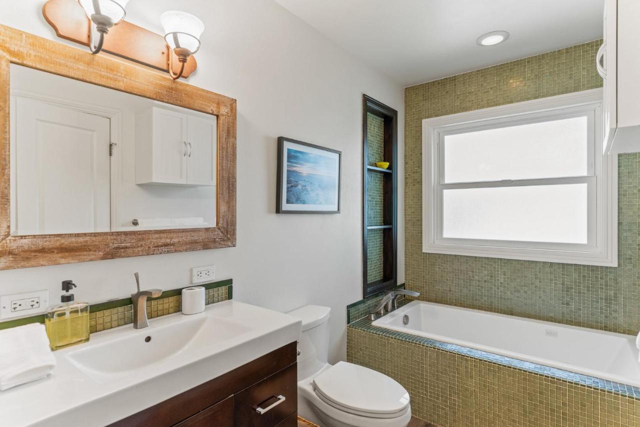 Luxury House. Pool/hot Tub! Walk To Beach! *