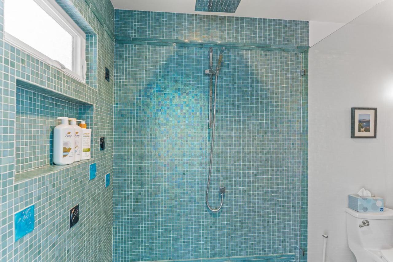 Luxury House. Pool/hot Tub! Walk To Beach! Holiday home Carlsbad