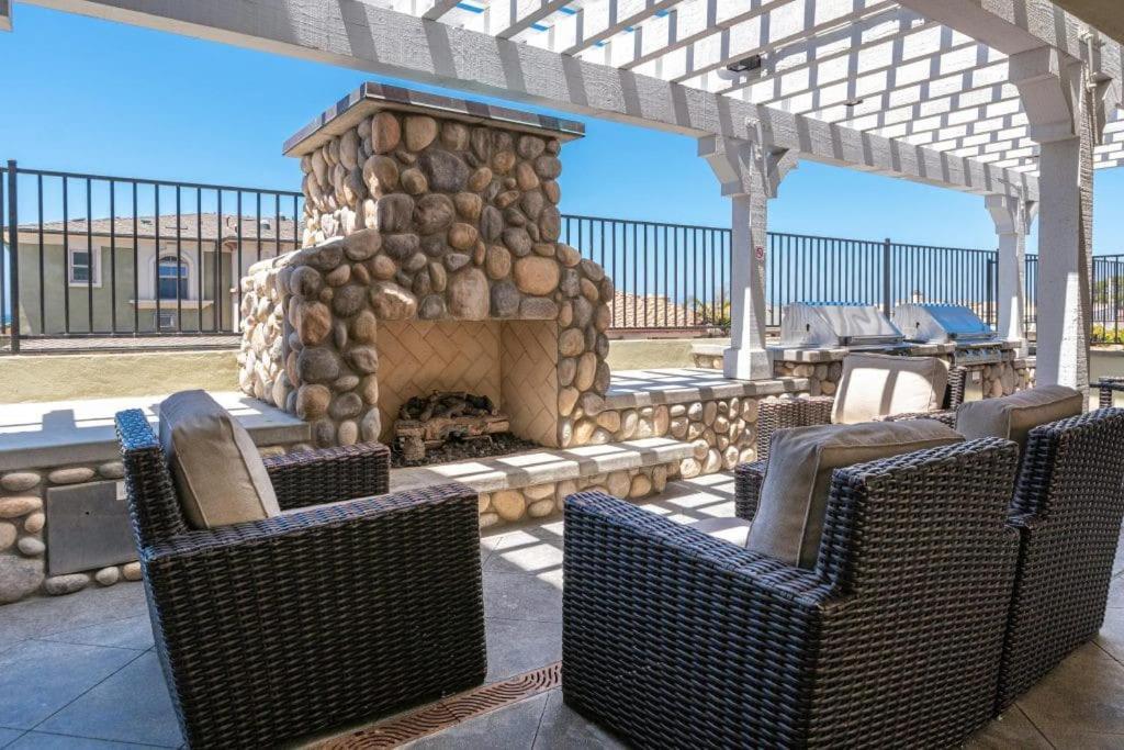 Apartment Steps From The In Carlsbad- 1 Bedroom Unit *
