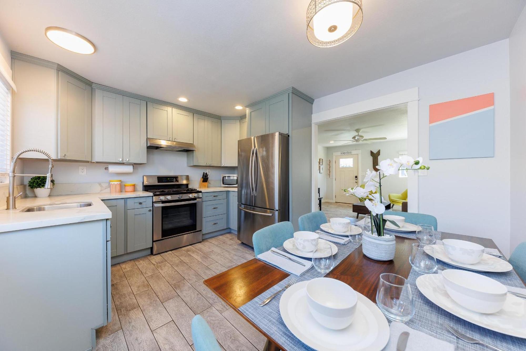 Holiday home Charming - 4br, Sleeps 10, Pets Ok *