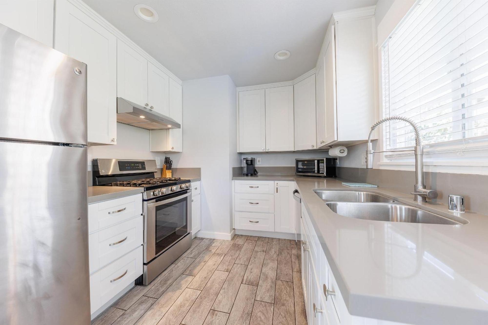 Walk To Beach, Outdoor Living, Pet-friendly!