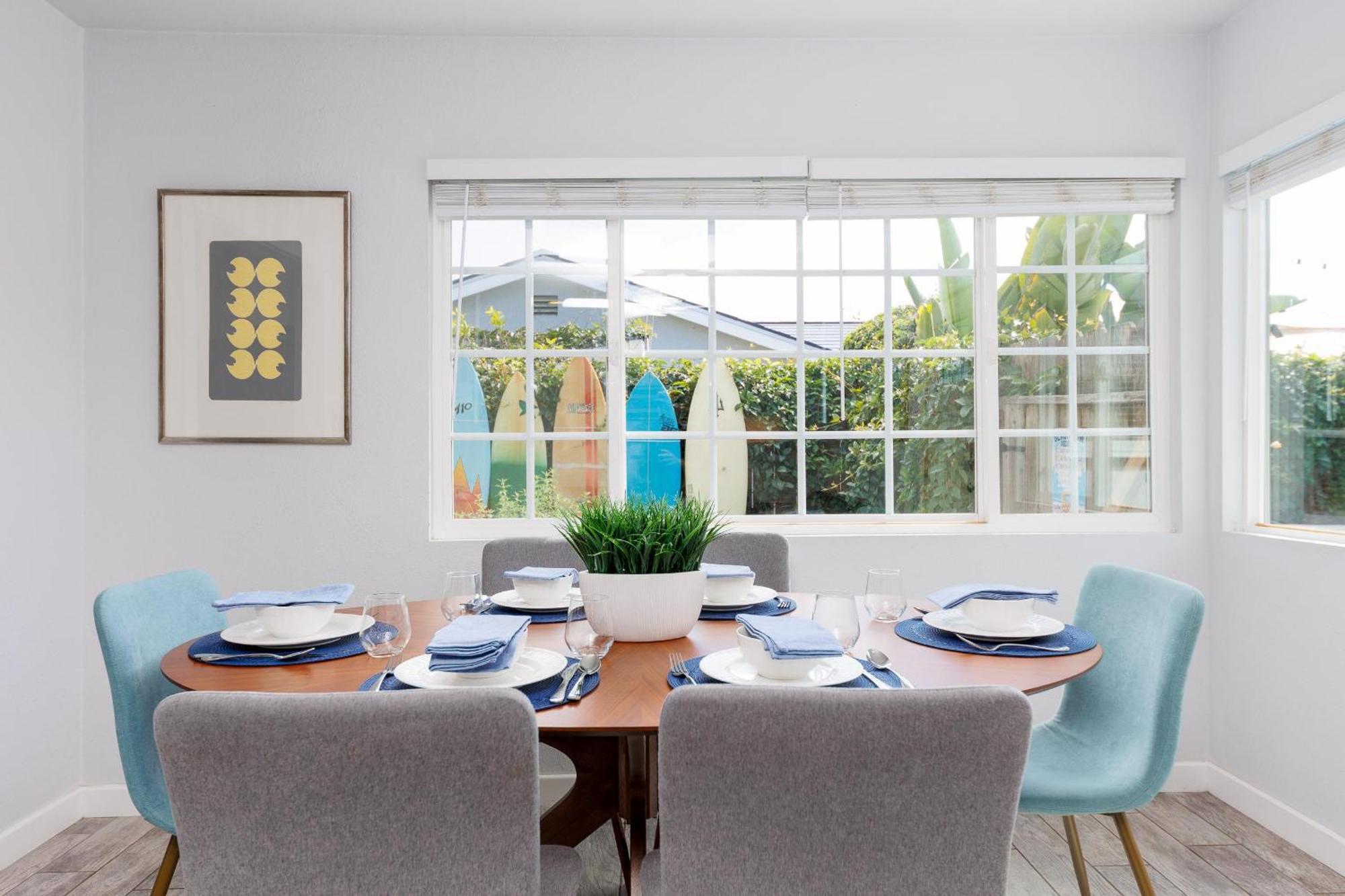 Holiday home Walk To Beach, Outdoor Living, Pet-friendly! *