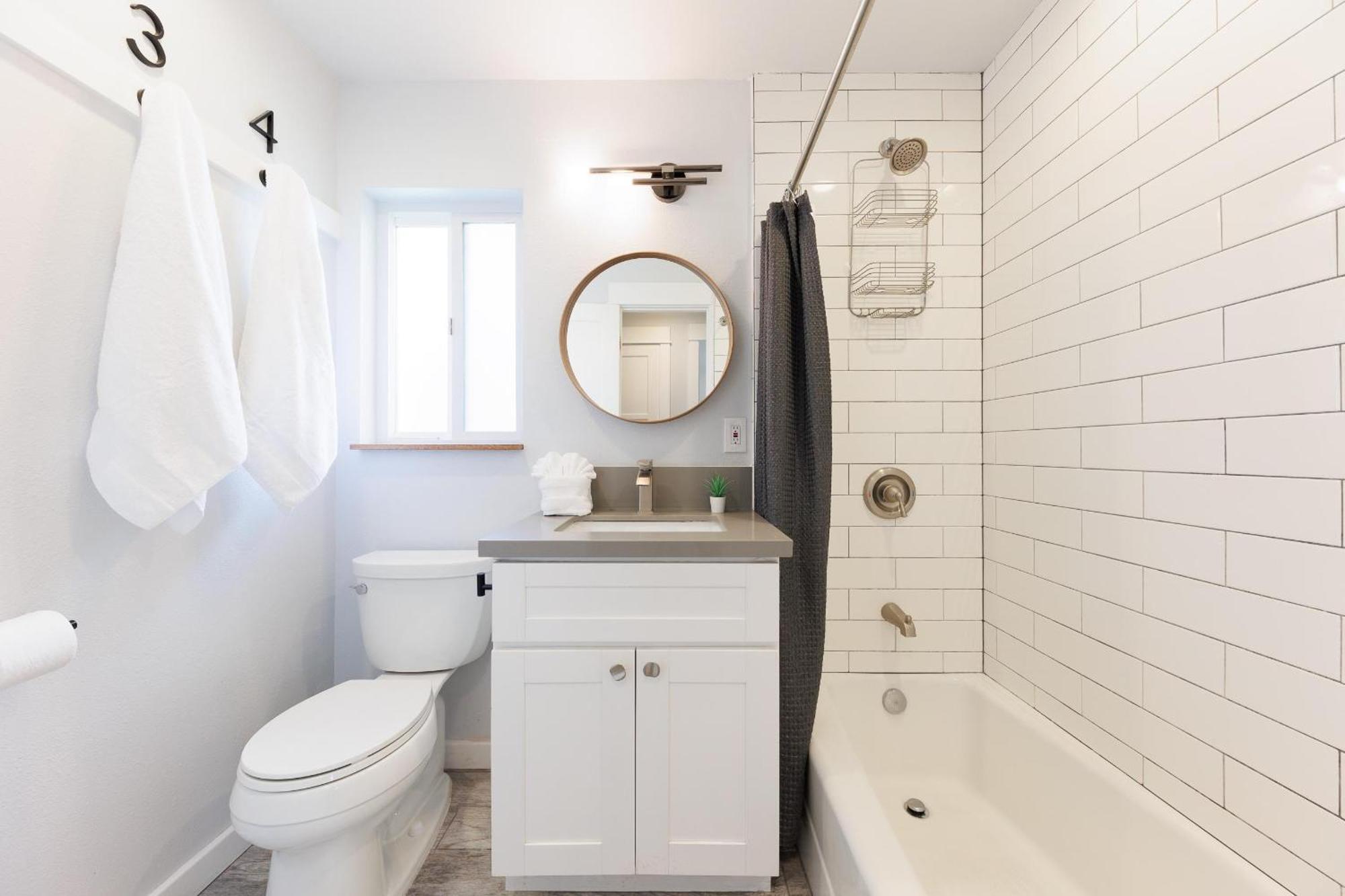 Holiday home Walk To Beach, Outdoor Living, Pet-friendly! Carlsbad