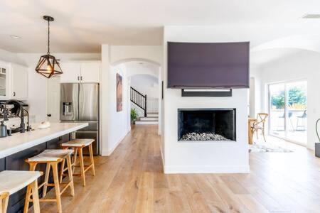 Dream House With Hot Tub Walk To Holiday home *