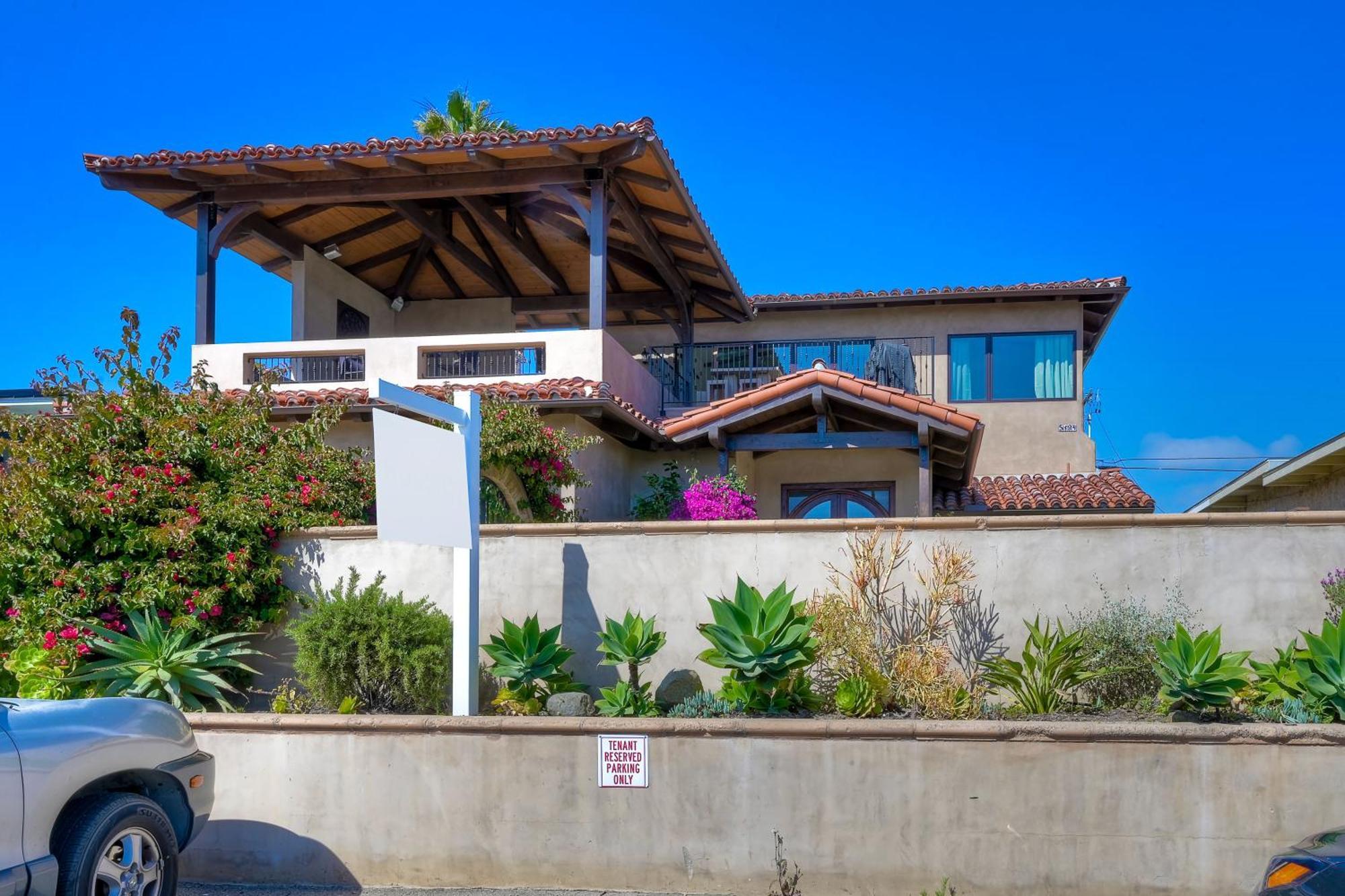 Walk To The - Outdoor Dining - Spacious Holiday home Carlsbad