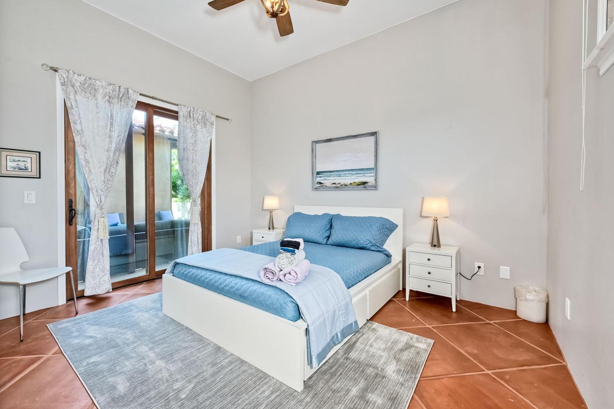 Walk To The - Outdoor Dining - Spacious Carlsbad