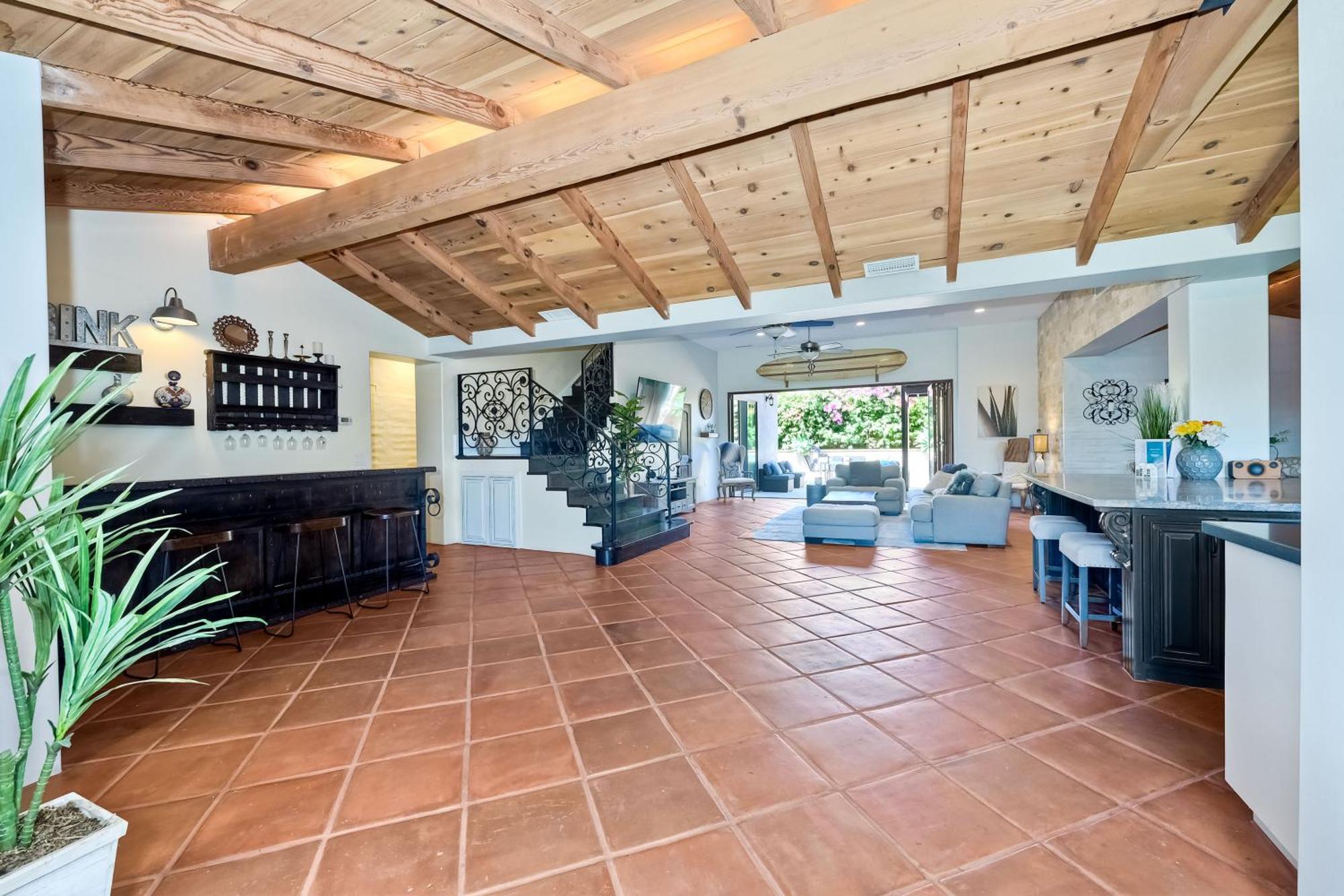 Walk To The - Outdoor Dining - Spacious Holiday home Carlsbad