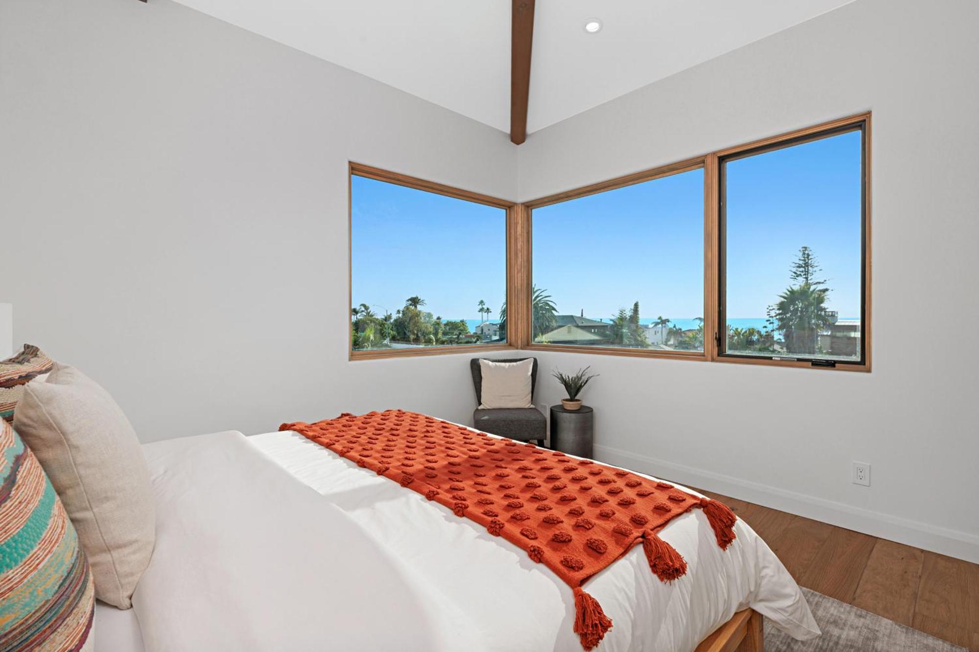 Oceanview Rooftop Patio - Walk To The & Park Holiday home *