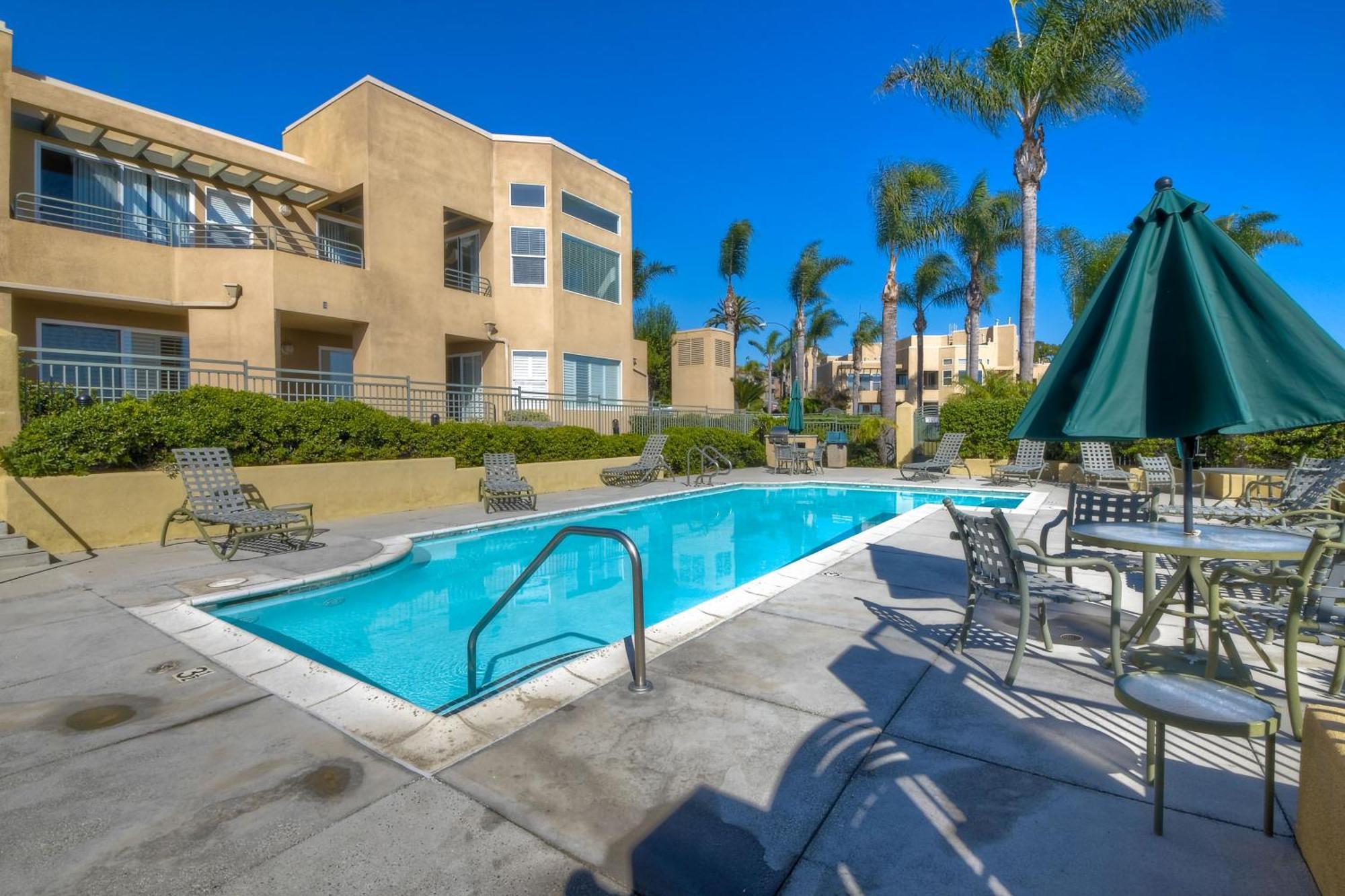 Lagoon Views - Pool - Hot Tub - Gated Community