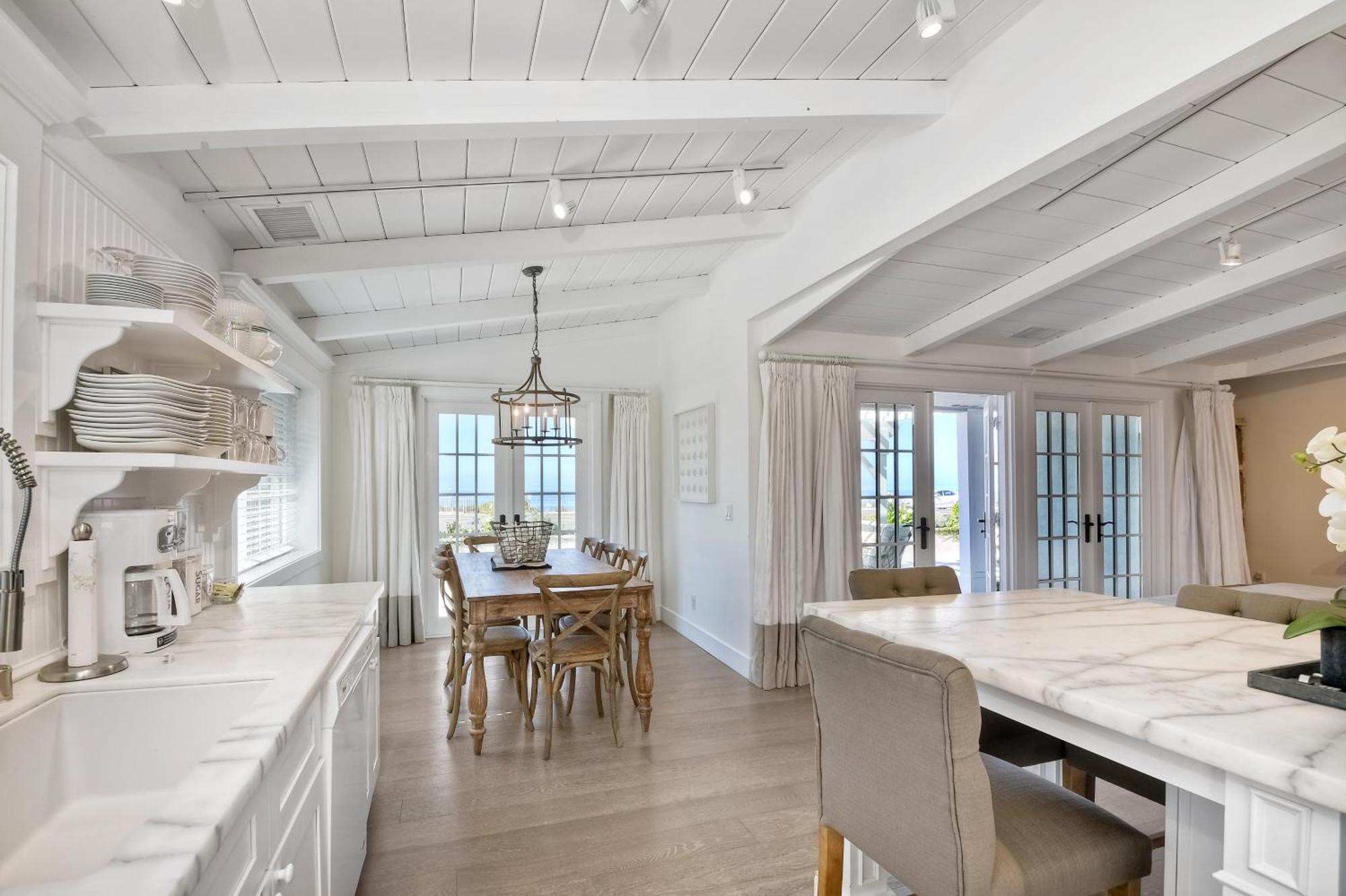 Juniper Entire - Sleeps 18 - Oceanfront Holiday home