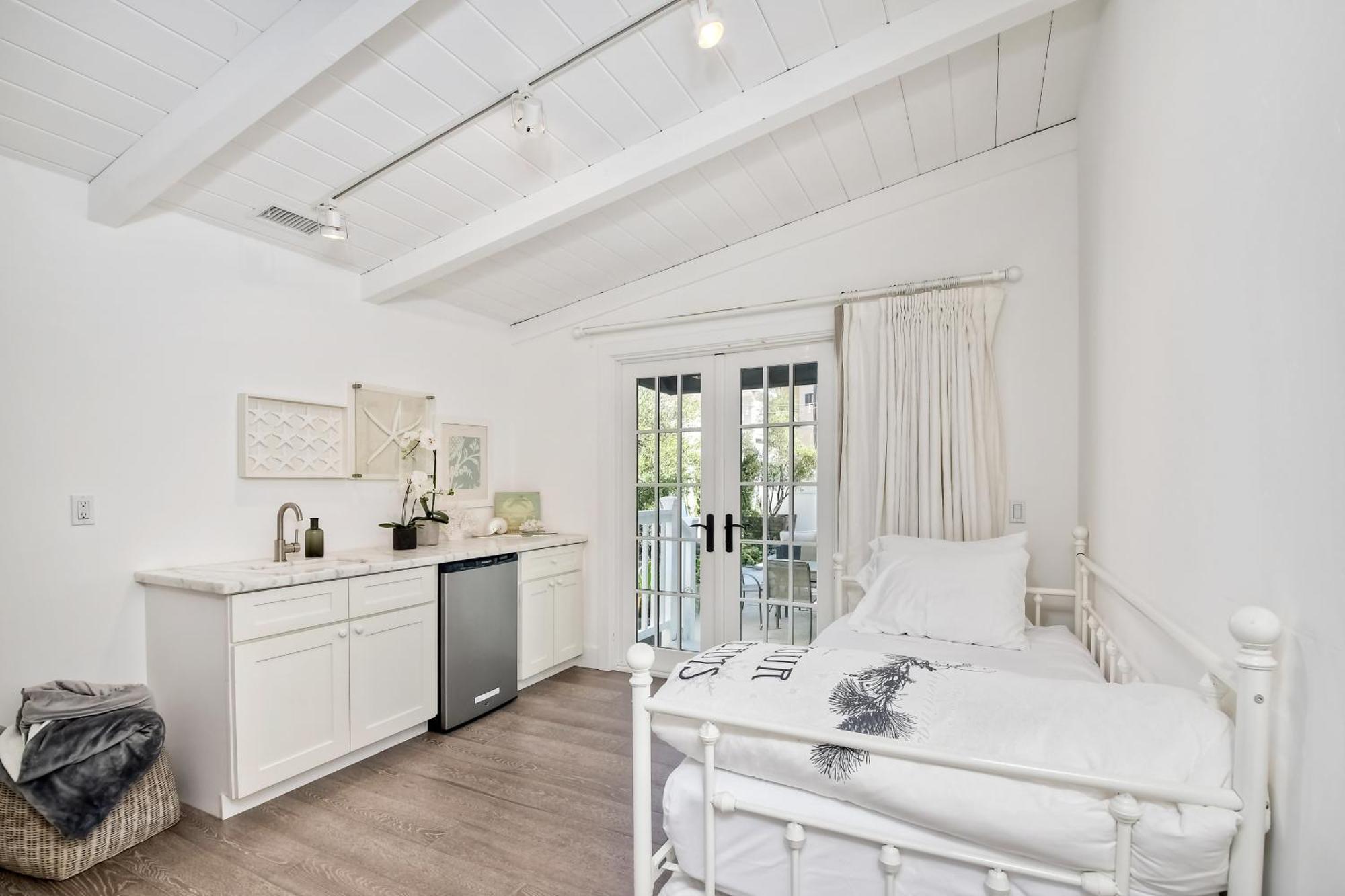 Juniper Entire - Sleeps 18 - Oceanfront * Carlsbad